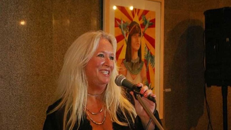 افتتاح معرض الفنانة