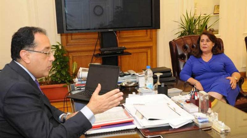 وزير الإسكان يتلقى