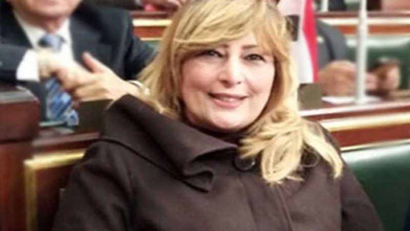 إليزابيث شاكر تتقدم