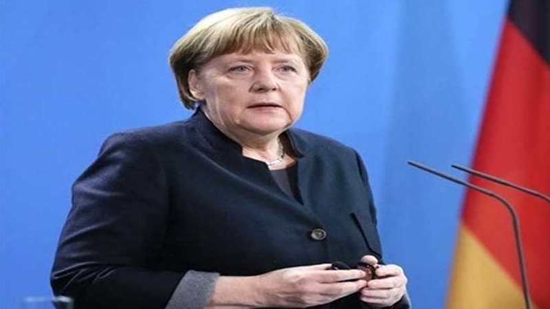 ميركل تبدي أسفها