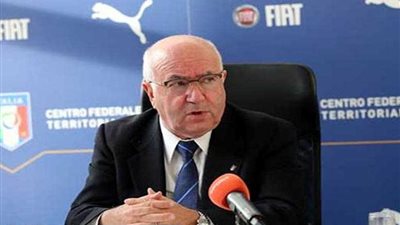 استقالة رئيس الاتحاد الإيطالي للكرة بسبب فشله في الصعود للمونديال