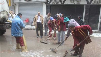 بالصور.. إنتشار سيارات الكسح عقب سقوط أمطار غزيرة بدسوق