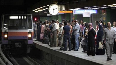 بسبب الطقس.. زيادة زمن التقاطر في خط حلوان وازدحام بالمحطات