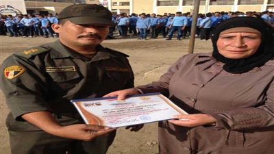 تعليم دمياط يكرّم أول سيدة مدير مدرسة فنية عسكرية للبنين