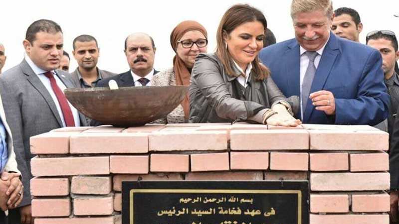 سحر نصرتضع حجرالأساس