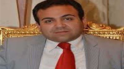 بعد توقيعه على استمارة 