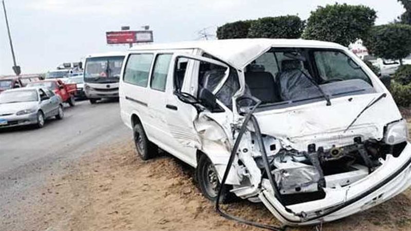 إصابة 12 مواطنًا