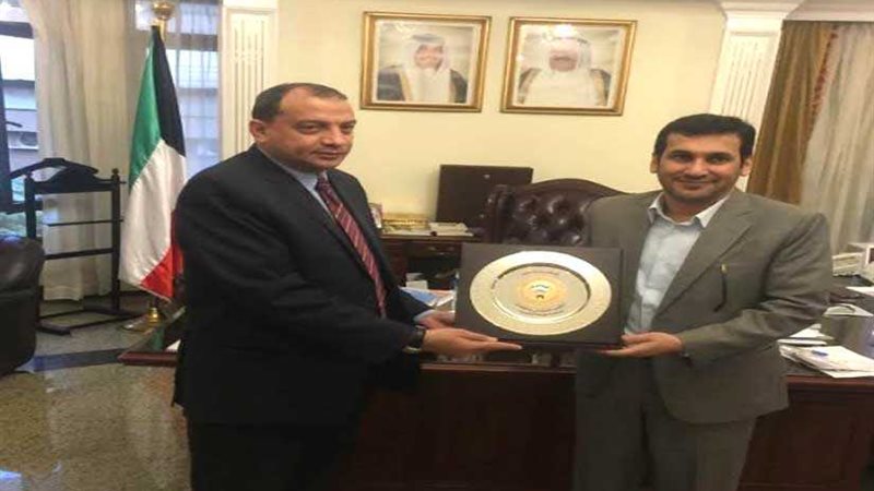 بالصور.. رئيس جامعة