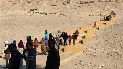 مشروع تنمية جنوب الوادي المرحلة الثاني لليوم الرابع.. ورشة كيف تبدأ مشروع صغير وزيارة لمقابر بني حسن الأثرية