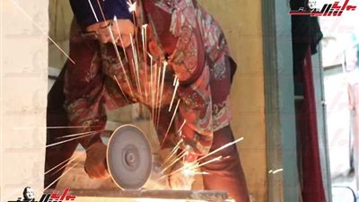 تعلم مهنة ولو بعد الخمسين.. 