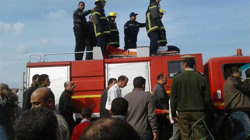 آلاف المواطنين يشيعون