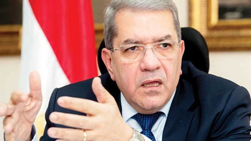 وزير المالية يدين