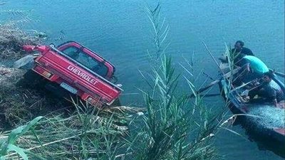 إصابة 4 أشخاص إثر انقلاب سيارة بدمنهور(صور)