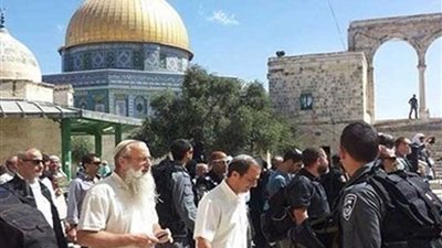 57 مستوطنا يقتحمون المسجد الأقصى بحماية قوات الاحتلال الإسرائيلي