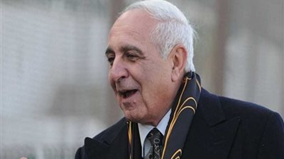 الأهلي يستعين بموظفي 