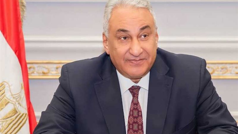 ضابط باقتحام قسم