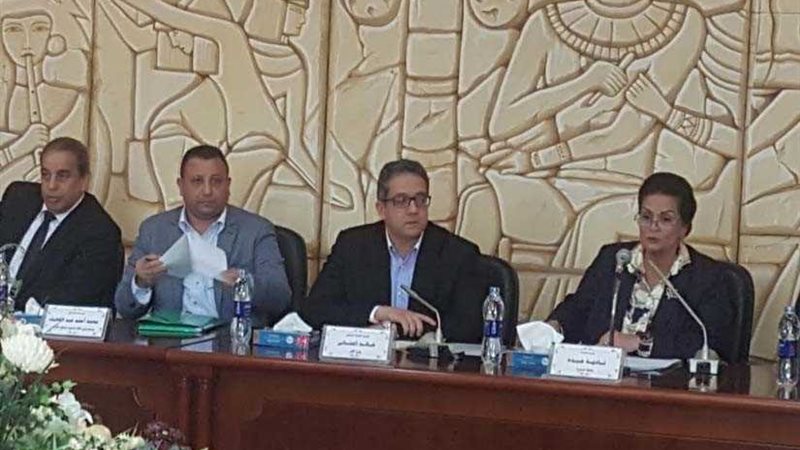 وزير الآثار.. توفير