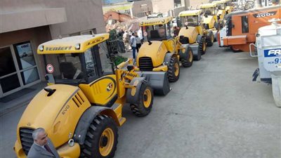 6 لوادر لدعم منظومة النظافة بالقليوبية