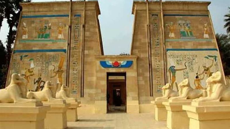 عبد السلام رجب يقيم