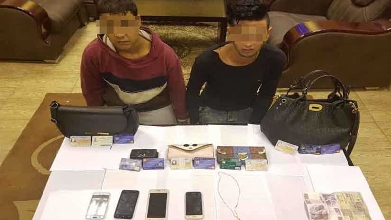 ضبط عاطلين سرقا 60