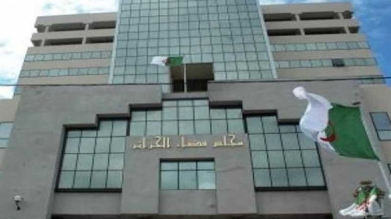 فرنسية تهدد بطرد