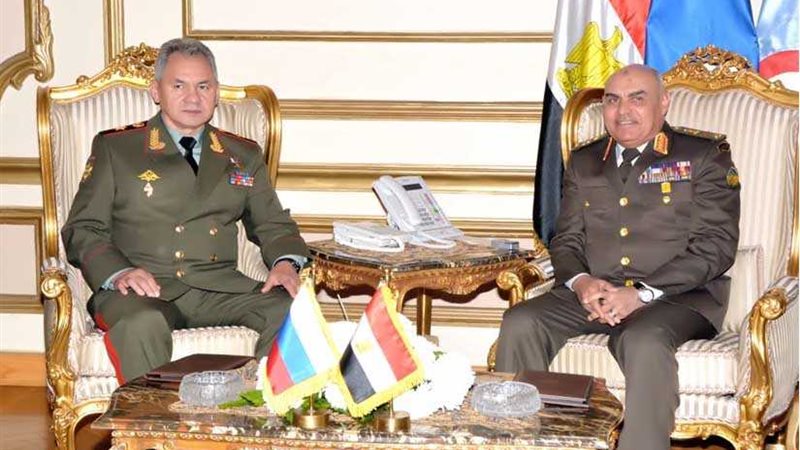 وزير الدفاع يستقبل