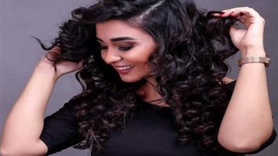 بالصور...جيهان خليل تتألق بالأسود في أحدث جلسة تصوير