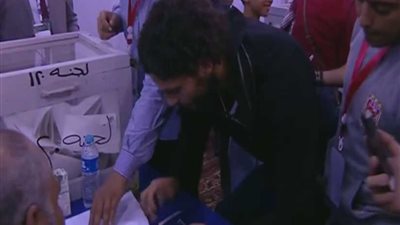 حسام غالي يدلي بصوته في انتخابات الأهلي