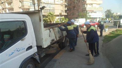 بالصور..حملات لرفع المخلفات في أرض مطار إمبابة