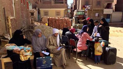 بالصور.. قافلة طبية تعالج١٣٣٠ مريضا مجانا بالوادي الجديد