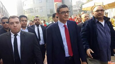 محمود طاهر يغادر مقر الانتخابات قبل انتهاء مدة التصويت