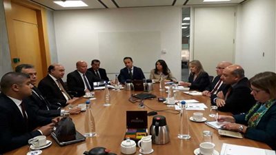 عرفات ومميش يلتقيان رئيس البنك الأوروبي لإعادة الإعمار والتنمية بلندن