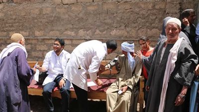 القوافل الطبية تجوب قرى بني سويف