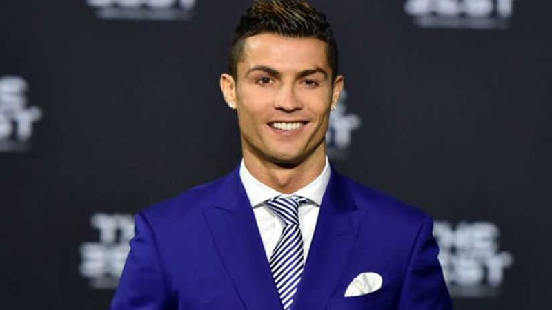 رونالدو يقترب من