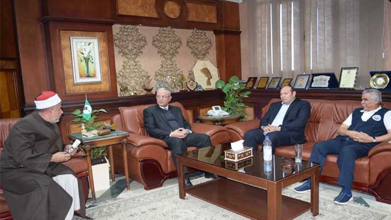 محافظ المنيا يبحث