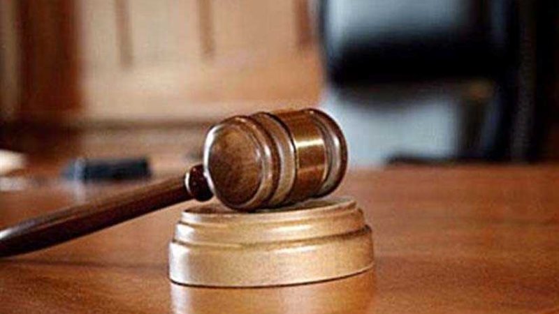 إحالة 10 مسؤولين