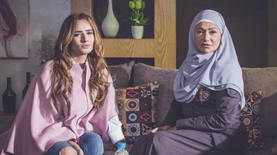 شاهد.. ليلى علوي وزينة في 