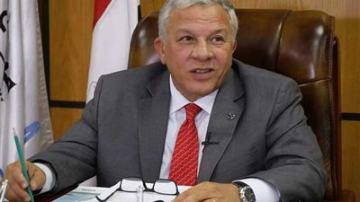 ميناء دمياط يبحث فرص إستثمارية مع بنك التنمية وإعادة الإعمار الأوروبى .