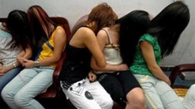 أسلوب جديد لفتيات الليل لجذب الزبائن.. تعرف عليه