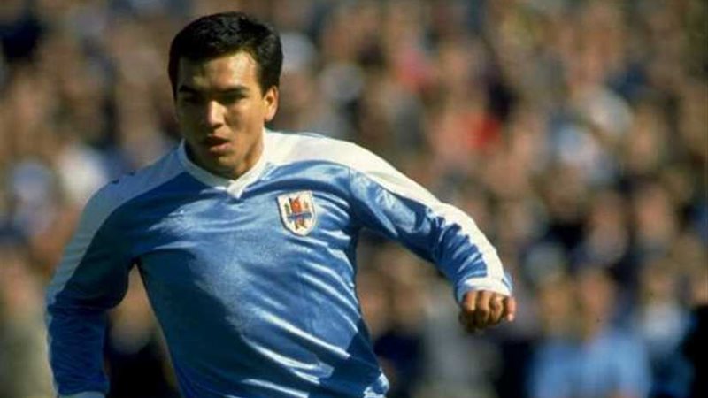 مهاجم أوروجواي يحذر