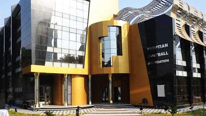 تعرف على حكام مباريات