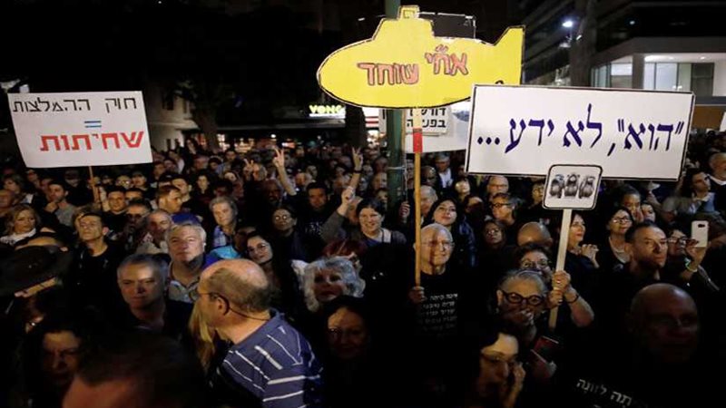 الآلاف يتظاهرون ضد