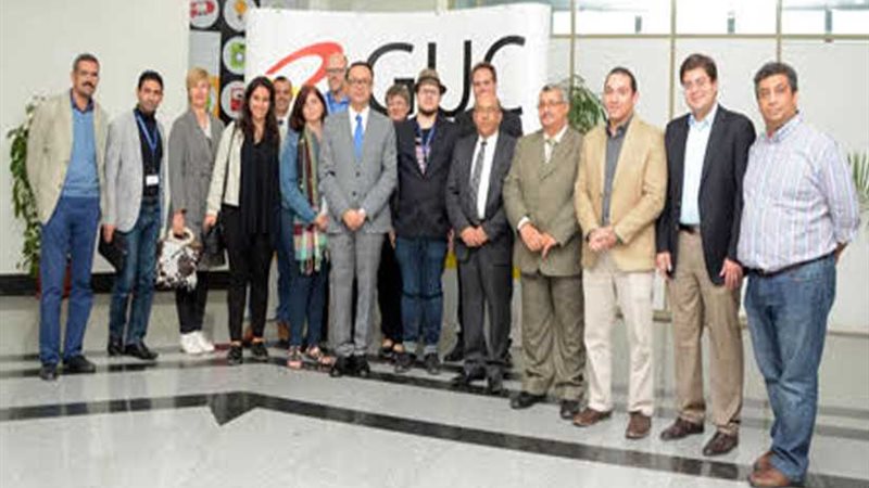 وفد يزور الجامعة