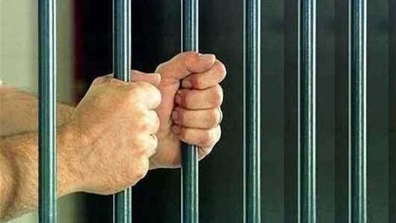 رؤساء أحياء خلف القضبان..