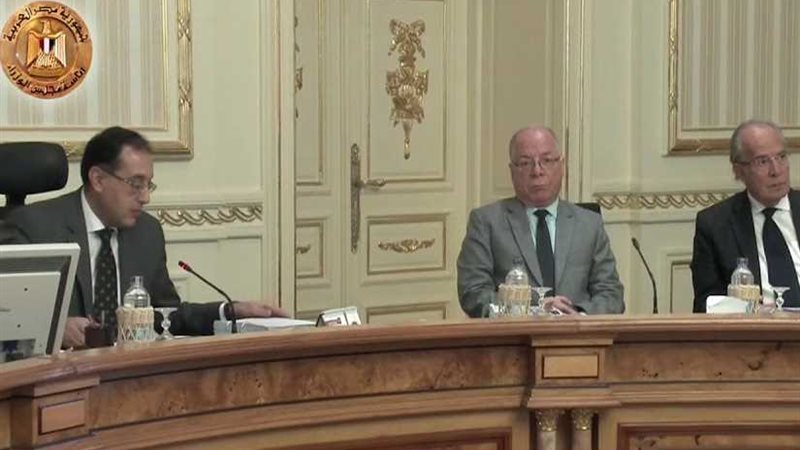 الحكومة تستعرض المشروعات