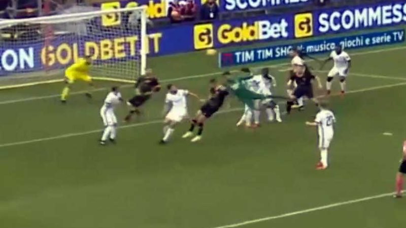 شاهد.. حارس مرمى