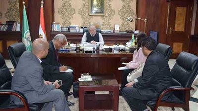 محافظ المنيا يبحث مع مسؤولي بنك الطعام تنفيذ مبادرة سكن كريم