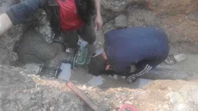 الوحدة المحلية تلبي شكاوى المواطنين بضعف وصول مياه الشرب بأبو حمص