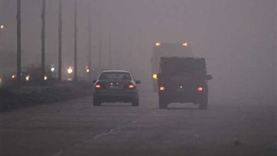 المرور يحذر قائدي السيارات من وجود شبورة غدا في بعض الطرق