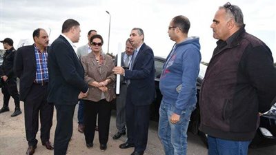 تسليم وزارة الصناعة 43 فدانًا لإقامة مصانع للنسيج